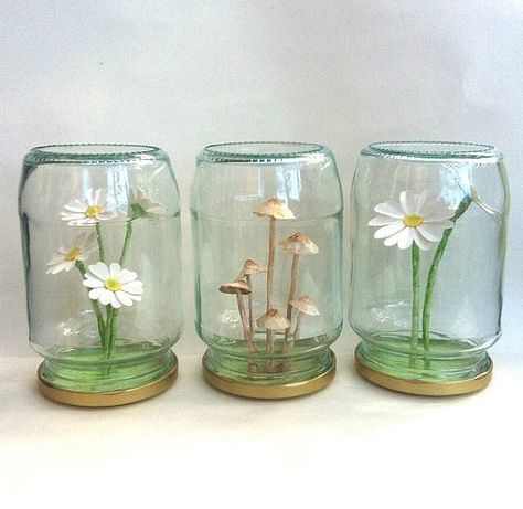 Craft With Glass Jars, Diy With Jars, Salsa Jar Crafts, Crafts With Mason Jars, Paper Daisy Flower, Painted Paper Art, Design A Garden, Cloche Decor, Crafts With Glass Jars