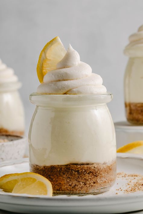 Mini No Bake Cheesecake, Easy Lemon Cheesecake, Yellow Desserts, Mini Lemon Cheesecakes, No Bake Lemon, Cheesecake Truffles, Lemon Cheesecake Recipes, No Bake Lemon Cheesecake, Lemon Cheese