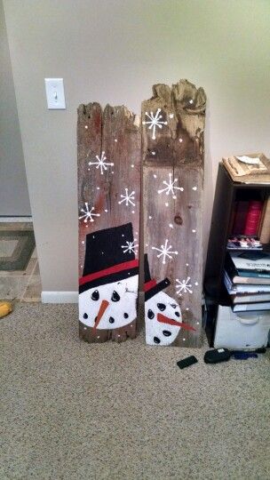 Old Fence Board Projects, Old Barn Wood Ideas, Barn Board Crafts, Fence Crafts, Picket Fence Crafts, Barn Board Signs, Pallet Craft, Christmas Barn, Snow Men