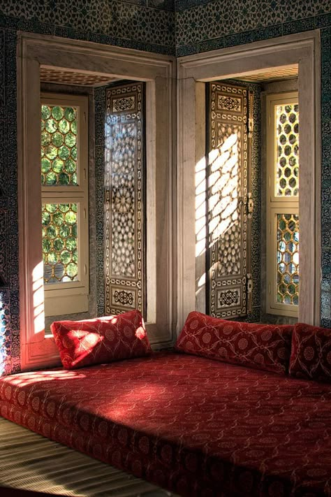 Luxurious Palace, Topkapi Palace, Latest Interior Design Trends, Moroccan Interiors, Moroccan Decor, Islamic Architecture, Reading Room, Moroccan Style, Dream House Decor