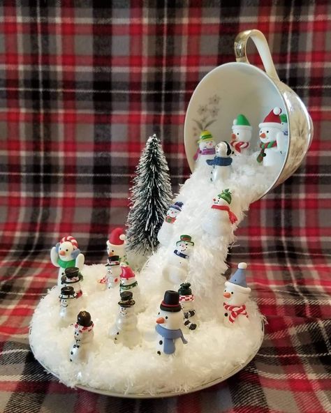 Floating Teapot, Floating Cup, Air Magic, Teacup Crafts, Christmas Decorations Centerpiece, Artificial Snow, Handmade Christmas Crafts, Christmas Centerpieces Diy, Christmas Decorations Diy Outdoor