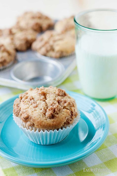 Early Morning Breakfast, Pear Muffins, Crumble Muffins, Cinnamon Cupcakes, Pear Crumble, Canned Pears, Pear Dessert, Cinnamon Crumble, Cinnamon Muffins