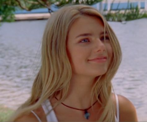 Bella from H2O (Indiana Evans) <3 Bella Hartley H2o, Indiana Evans H2o, Slay Characters, Bella H2o, Bella Hartley, Rikki Chadwick, Indiana Evans, Dark Circus, Best Friends Brother