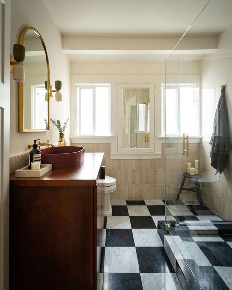 Bathrooms With Checkered Floors, Chequered Floor Bathroom, Checker Floor Bathroom, Black And White Checkered Floor Bathroom, Checkerboard Bathroom Floor, Black And White Bathroom Floor, Black And White Tiles Bathroom, Checkered Floor, Cozy Bathroom