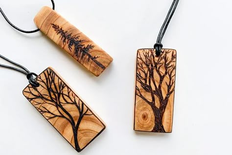 Wood Burning Gift Ideas For Him, Wood Burn Crafts, Wood Burned Necklace, Cool Wood Burning Ideas, Burn Wood Art, Wood Burn Jewelry, Wood Burning Ideas For Beginners Simple, Wood Burning Jewelry, Wood Burned Jewelry