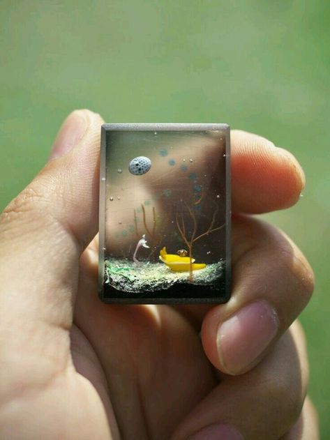 Epoxy Art, Wood Resin Jewelry, Resin Jewelry Diy, Epoxy Resin Crafts, Epoxy Resin Art, Resin Artwork, Diy Resin Art, Diy Resin Crafts, Miniature Crafts