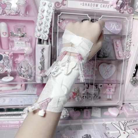 Yami Kawaii Aesthetic, Menhera Aesthetic, Hospitalcore Aesthetic, Yumi Kawaii, Menhera Kei, Creepy Cute Aesthetic, Creepy Cute Fashion, Nurse Aesthetic, Pretty Knives