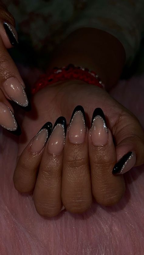 Black Pearl French Tip Nails, Almond French Tip Glitter Nails, Big Nails Designs, Nails Acrylic Inspiration For School, Nails That Would Go With A Black Dress, Simple Medium Almond Nails, Fancy Simple Nails, Light Pink Nails With Black Design, Almond Nails New Years Eve