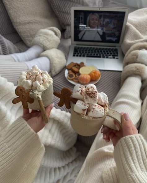 Christmas Dreaming, Cosy Christmas, Christmas Feeling, Think Food, Christmas Inspo, Warm Christmas, Christmas Wonderland, Christmas Mood, Winter Aesthetic