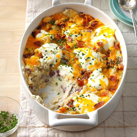 Loaded Red Potato Casserole Recipe -"This potato casserole has the same flavor of the potato skins you can order as a restaurant appetizer," shares Charlane Gathy of Lexington, Kentucky. "It's an ideal dish for tailgating and potlucks." Loaded Red Mashed Potatoes, Loaded Red Potato Casserole, Loaded Red Potatoes, Restaurant Appetizers, Small Red Potatoes, Best Casseroles, Potatoe Casserole Recipes, Potato Skins, Potato Casserole