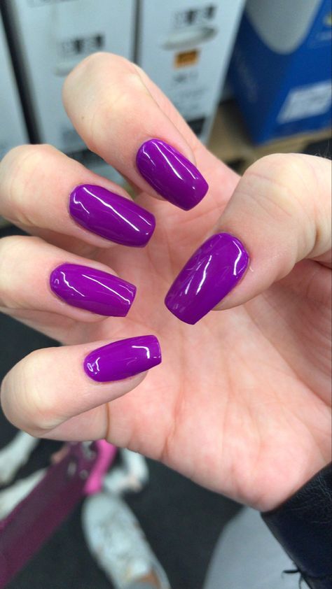 Sns Nails Ombre, Purple Sns Nails, Electric Purple Nails, Bright Purple Nails, Matte Green Nails, Nail Master, Electric Purple, Nails Ombre, Sns Nails