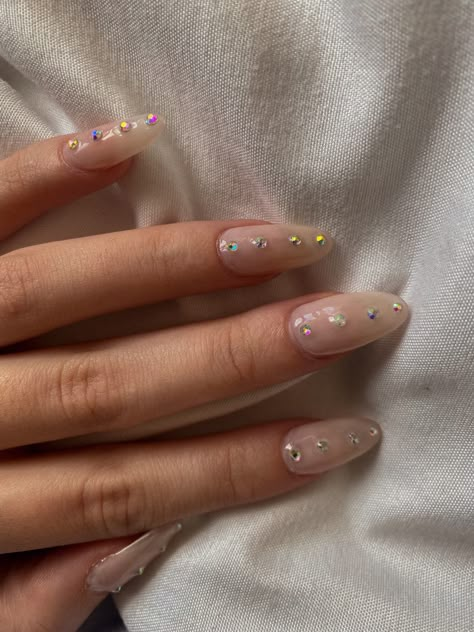 Reinstone Design Nails, Colorful Rhinestone Nails, Rhine Stone Nails, Nails For Camping, Nail Ideas With Gems, Almond Nails With Rhinestones, Nail Gem Designs, Nails Strass, Ariana Grande Nails