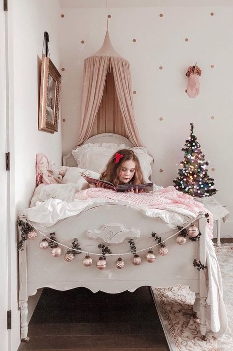 Merry Christmas Eve Eve, Christmas Kids Room, Christmas Eve Eve, Bedroom Decoration Ideas, Christmas Room Decor Diy, Living Room Door, Play A Game, Christmas Decorations Bedroom, Christmas Room Decor