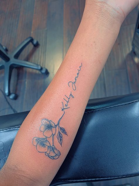 Violet Flower Name Tattoo, Violet Flower Tattoo With Name In Stem, Name Incorporated Tattoos, Name And Flower Tattoo Forearm, Grandma Name Tattoo, Tattoos With Names In Them, Name With Flower Tattoo, Flower With Name Tattoo, Flower Tattoo With Name