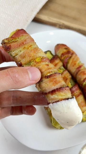 iRick Wiggins on Instagram: "Say “YUM” if you would eat these Bacon Wrapped Ranch Pickles 🥓🤤 

To make them just add a packet of ranch seasoning to a jar of pickle spears, shake it & let sit overnight.

Take them out, wrap with bacon & bake @ 425F for 30 minutes. (Until bacon is cooked to your preference) 

This is such a fun and delicious snack or side dish that would be so yummy with lunch or dinner 🙌" Ranch Pickles, Bacon Wrapped Pickles, Irick Wiggins, Pickle Spears, Bacon Appetizers, Superbowl Snacks, Superbowl Party Food, Ranch Seasoning, Bacon Wrapped