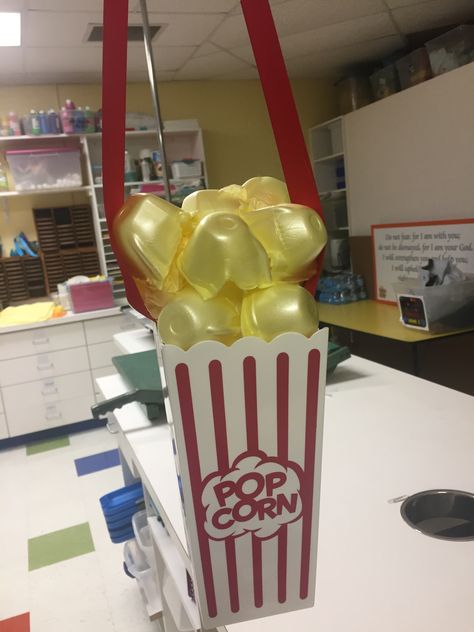 Insert a styrofoam cup (or other tall object) into the cup, cover with yellow tissue paper, pin or glue the yellow egg carton pieces to the tissue paper = a great popcorn look-a-like :) Popcorn Decorations, Diy Popcorn, Styrofoam Cups, Circus Theme, Egg Carton, Tissue Paper, Popcorn, Tableware