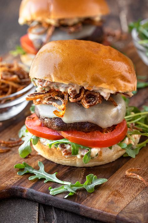 Portabella Mushroom Burger Recipes, Portabello Mushrooms Burger, Burger With Mushrooms, Portabella Burger, Portabella Mushroom Burger, Portobello Mushroom Burgers, Mushroom Burger Recipe, Vegetarian Sandwiches, Cafe Corner