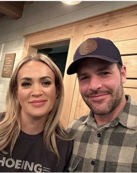 Carrie Underwood Mike Fisher, Carrie Underwood Family, Carrie Underwood Legs, God Made Girls, Denim And Rhinestones, Carrie Underwood Style, American Idol Winner, Mike Fisher, Forever And Ever Amen