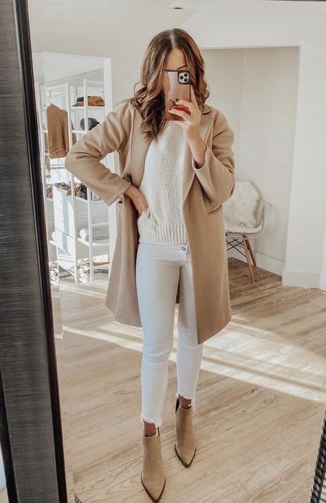 White Jeans Outfit Fall, White Jeans Fall, Wool Coat Outfit, Beige Ankle Boots, Boots Outfit Ankle, White Jeans Outfit, Booties Outfit, Elegante Casual, Camel Coat