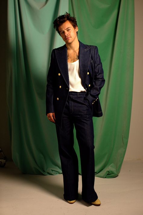 Unseen of Harry for Fine Line promo! 10/1/19 Harry Styles Standing, Harry Styles Standing Up, Harry Styles Full Body Picture Standing, Harry Styles Full Body Pic, Harry Styles Full Body Picture, Harry Styles In Suit, Harry Styles Style, Film Premiere Outfit, Harry Styles Fashion