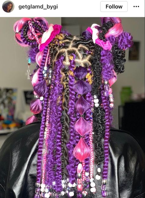 Short Jaded Braids, Alternative Box Braids, Black And Green Box Braids With Beads, Green And Black Hair Braids, Blonde And Purple Braids, Jade Braids Tutorial, Purple And Green Braids For Black Women, Green And Black Box Braids, Jaded Braids