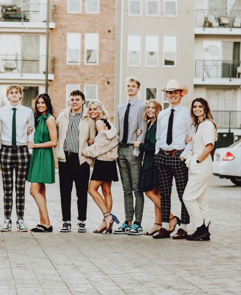 School Dance Group Pictures, School Dance Group Photos, High School Dance Pictures Poses, School Dance Poses, Hoco Group Pictures, School Dance Pictures, Dance Pic, Vsco Ideas, Sand Hollow