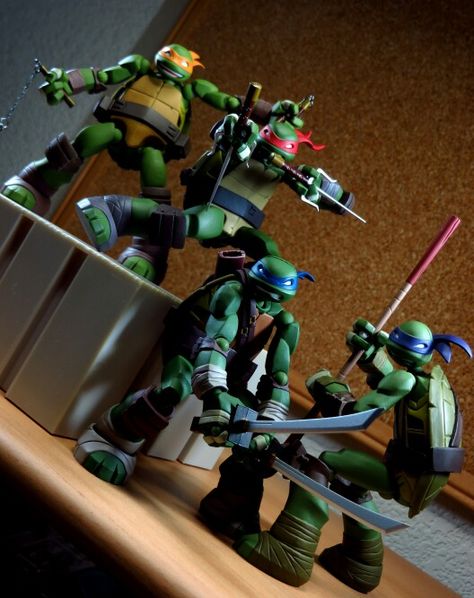 Revoltech tmnt homage to debut cover Ninja Turtle Toys, Art Toys Design, Teenage Mutant Ninja Turtles Artwork, Teenage Mutant Ninja Turtles Art, Ninja Turtles Artwork, Tmnt Artwork, Teenage Ninja Turtles, Teenage Ninja, Tmnt Art