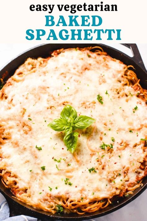 Combine spaghetti, pasta sauce, and veggies for an easy and sliceable vegetarian baked spaghetti! Inspired by spaghetti pie, this is a fantastic meatless option for family dinners and it's super easy to customize. Vegetarian Spaghetti Pie, Baked Spaghetti Recipe No Meat, Spaghetti Sauce Vegetarian, No Meat Spaghetti Recipes, Meatless Spaghetti Recipes, Pasta No Meat, Meatless Baked Spaghetti, Spaghetti Pie Recipe Easy, Baked Spagetti