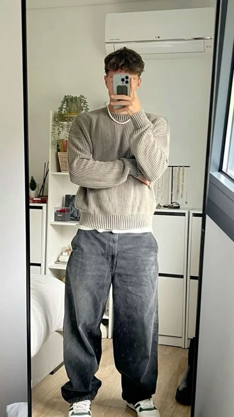 2024 Outfits Men, Street Style Men Aesthetic, Boy Outfit Inspo Aesthetic, Outfit Inspo Men Winter, Outfit For Boys Aesthetic, Outfit Uomo Streetwear, Outfit Streetwear Homme, Man Fashion 2024, Black And Grey Outfit Men