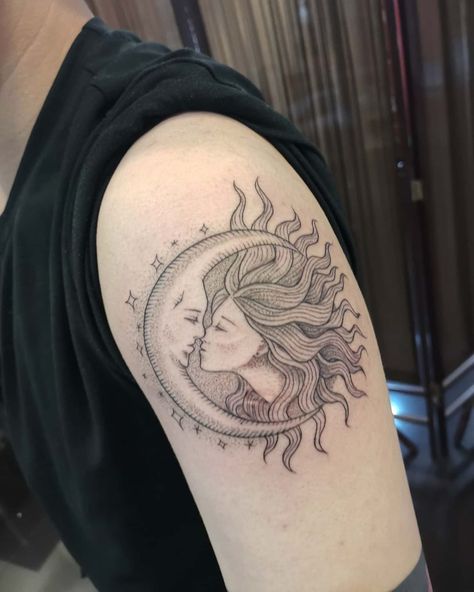 Zodiac Sun Moon Rising Tattoo, Redo Tattoo, Japanese Sun Tattoo, Rising Sun Tattoos, Sun Tattoo Ideas, Sun And Moon Tattoos, Sunshine Tattoo, Sun And Moon Tattoo, Sun Tattoo Designs