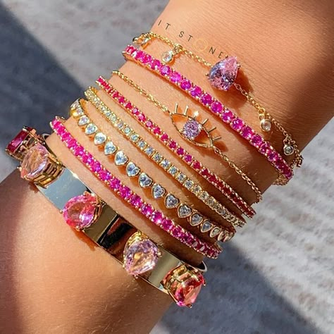 Cutesy Jewelry, Pretty Stacks, Wrist Jewelry, Jewelry Accessories Ideas, Dope Jewelry, Jewelry Fashion Trends, Jewelry Essentials, Classy Jewelry, Stacked Jewelry