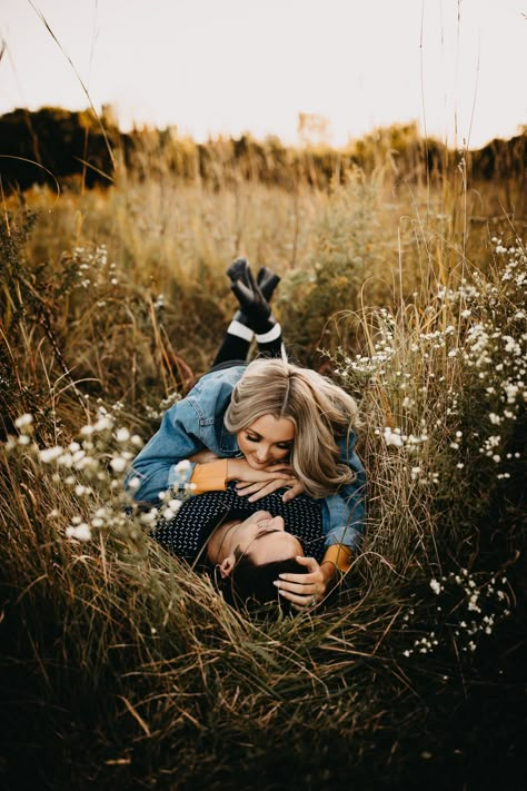 Boho Summer Engagement Photoshoot. Flowers. Couples in a Field. Romantic Engagement Photos. | Cari Hughes Photography Couples Flowers Photography, Fall Field Couples Pictures, Couples Photoshoot Poses Laying Down, Romantic Fall Engagement Photos, Boho Pre Wedding Shoot, Couples Creek Photos, Sweet Couples Photoshoot, Engagement Photos With Shorter Guy, Laying Down Couples Poses