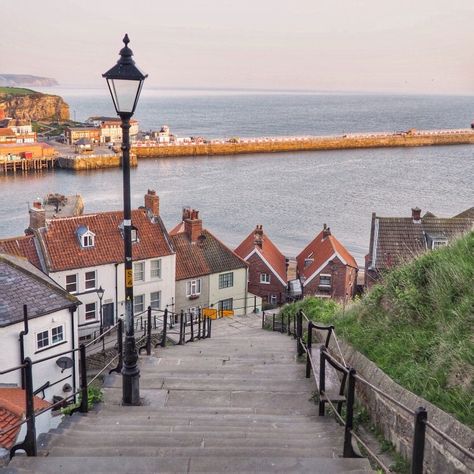 6 stops you need to make on a roadtrip of the North Yorkshire Coast - Flying Scots Girl Floo Network, God's Own Country, Robin Hoods, Yorkshire Coast, Robin Hoods Bay, Whitby Abbey, Seaside Art, Dry Stone, Memorial Museum