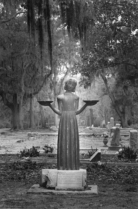 Bird Girl, Bonaventure Cemetary; Savannah, GA. Although now, she lives at the Telfair Museum of Art. Garden Of Good And Evil, Bonaventure Cemetery, Cemetery Statues, Michel De Montaigne, Bird Girl, Theme Tattoo, Between Two Worlds, Old Cemeteries, Cemetery Art