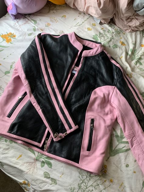 Pink And Black Leather Jacket, Pink Leather Dresses, Pink And Leather Outfits, Pink Motorcycle Outfit, Pink Leather Jacket Outfit Aesthetic, Pink Biker Outfit, Pink Biker Jacket Outfit, Pink Racer Jacket, Pink Leather Outfit