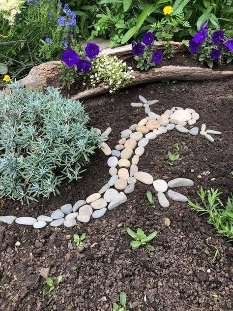 31 Unique Stone Art Decorations to Adorn Your Backyard - 220 Yard Art With Rocks, Fire Pit Areas With Gravel, Rock Patterns In Garden, Rock Sculptures Garden Stone Art, Decorative Stones Garden, Rock Decorating Ideas, Garden Pebbles, Unique Garden Art, Garden Rock Art