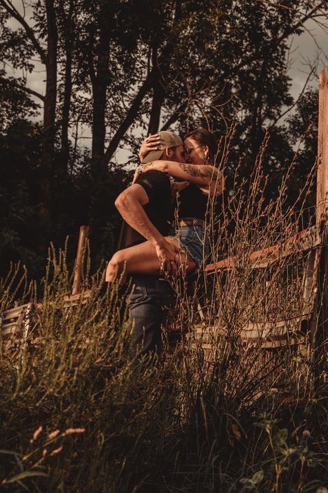 Men Leaning On Door Frame, Interesting Couple Poses, Mud Couple Photoshoot, Couple Photoshoot Spicy Aesthetic, Muddy Couples Photoshoot, Bouduar Photos Country, Fun Engagement Photos Creative Unique, Country Courthouse Wedding, Bonfire Couple Pictures