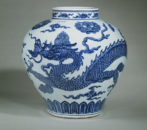 Jar, Ming Dynasty Porcelain Vase, Xuande mark and period (1426–1435). China (Met Museum)  Porcelain painted in underglaze blue Ming Dynasty Art, Blue White China, Blue And White Vase, Blue White Porcelain, Chinese Vase, Chinese Pottery, Chinese Blue, White Pottery, White Vase