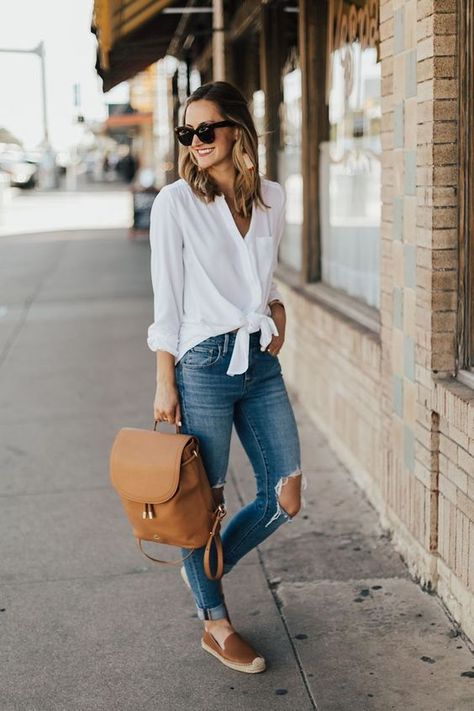 10 looks minimalistas y elegantes en verano - Mujer de 10 Casual Sunday Outfit, White Outfit Casual, Casual Work Outfit Spring, Spring Work Outfits, Casual College Outfits, Summer Work Outfits, Elegante Casual, Work Outfits Women, Looks Style