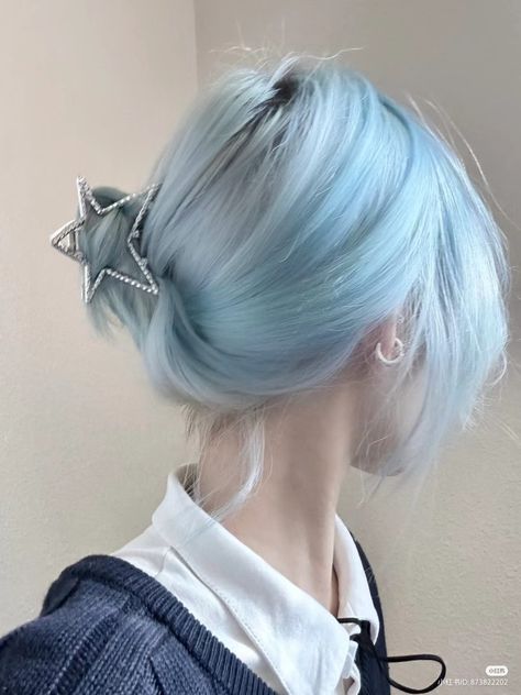 Pastel Blue Hair Highlights, Light Blue Hair Ideas, Blue Hair Reference, Light Blue Hairstyles, Light Blue Hair Aesthetic, Light Blue Short Hair, Blue Hair Oc, Light Blue Hair Color, Blue Dyed Hair