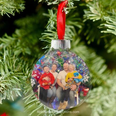 Ornaments With Cricut, Floating Ornaments, Cricut Ornaments, Photo Christmas Tree, Personalized Family Ornaments, Easy Handmade Gifts, Ornament Template, Monthly Crafts, Clear Ornaments