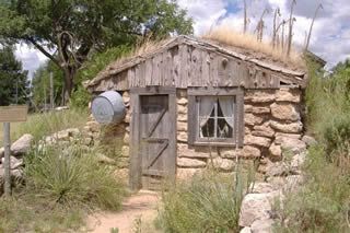 Town of Shattuck, Oklahoma - Half Dugout Dugout Cabin, Earthy House, Hut Ideas, Homesteading Life, Hippie House, Bushcraft Shelter, Tiny House Camper, Oklahoma History, Dug Out