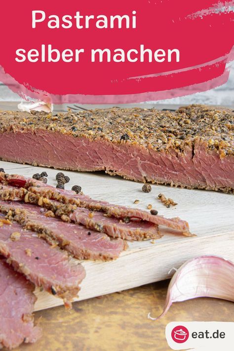 Sicher hast auch du schon mal ein Pastrami-Sandwich gegessen und dich gefragt wie das Fleisch so lecker und saftig wird? Wir zeigen es dir. Mit unserem Rezept und ein wenig Zeit, kannst du Pastrami auch selber machen. Pastrami Sandwich, Sandwiches, Meat, Quick Saves