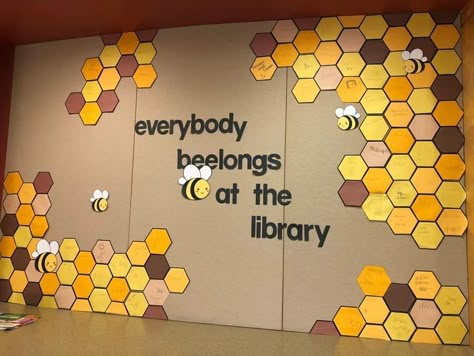 Kindness Library Display, Bee Library Bulletin Board, Honeybee Bulletin Board, Spring Bee Bulletin Board Ideas, Bee Library Display, Honeycomb Bulletin Board, Back To School Bee Theme, Bee Display Classroom, Library Bee Theme