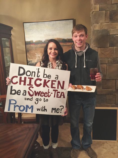 Chicken and Sweet Tea Promposal😊 Promposal Ideas For Girlfriend, Homecoming Poster Ideas, Formal Proposals, Promposal Ideas, Prom Posters, Cute Homecoming Proposals, Cute Prom Proposals, Ideas For Girlfriend, Homecoming Posters