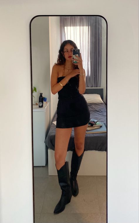 black cowboy boots outfit Black Cowboy Boots Outfit Going Out, Black Cowboy Boots Outfit Spring, Tall Black Cowboy Boots Outfit, Black Dress Cowboy Boots, Black Dress And Cowboy Boots, Black Cowgirl Boots Outfit, Black Cowboy Boots Outfit, Dress And Cowboy Boots, Inspi Outfit