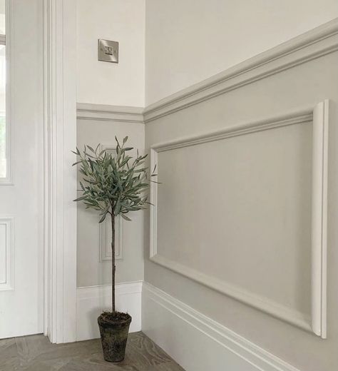 Lambriseringen Gang, Hallway Panelling, Wooden Paneling, Panelling Design, 1930s House Renovation, Stair Paneling, Old Fashioned Kitchen, Hallway Inspiration, 1930s House