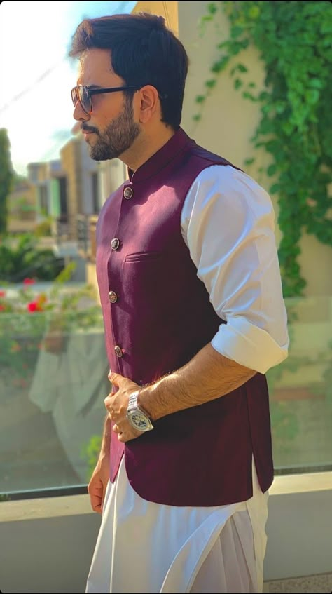 Kurta With Coti Men, Coti Style Kurta For Men, Tredisnal Kurta For Men, Sadri Designs For Men Wedding, Engagement Photos Outfits Indian Men, Wasket Kurta For Men, Indian Traditional Wedding Dress For Men, Tredisnal Dress Man, Sadri Designs For Men