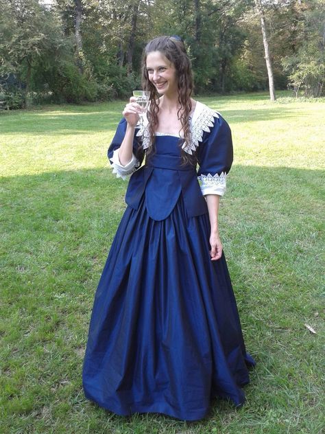 Godiva's Wardrobe: Dark blue 1630s dress 1630s Fashion, 17th Century Dresses, Rpg Clothes, 17th Century Dress, 17th Century Fashion, Dark Blue Dress, History Fashion, Antique Dress, Historical Costume