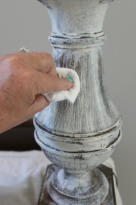 How to paint and distress a lamp base without sanding - use baby wipes. Interesting!! Farmhouse Lampshade, Lamp Redo, Diy Lamp Makeover, Pink Lamp Shade, Wood Lamp Base, Muebles Shabby Chic, Outdoor Lighting Design, Diy Outdoor Lighting, Farmhouse Lamps